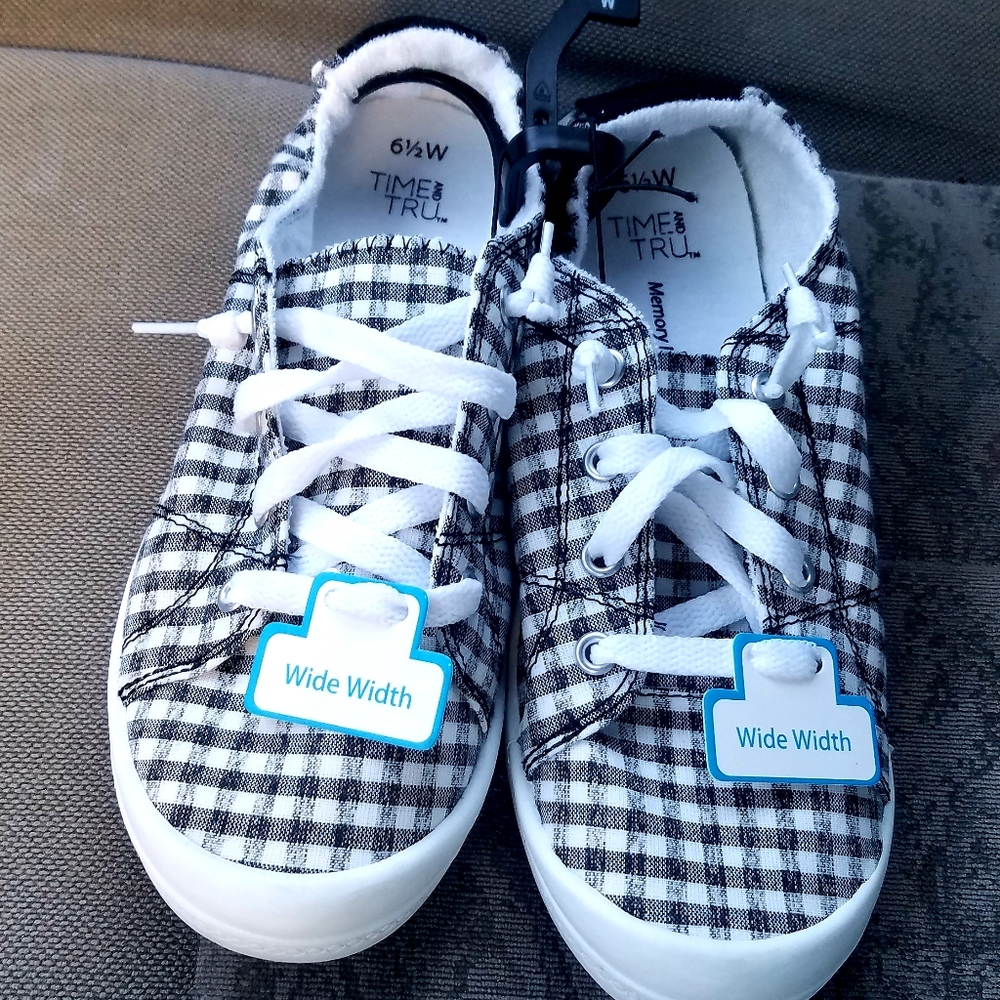 🎊🎉🎈Black & white shoes